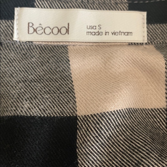 Be cool black and tan plaid button up - Picture 4 of 6